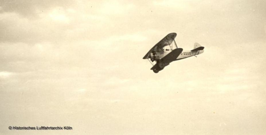 Gerhard Fieseler fliegt die F2 Tigerschwalbe beim Flugrag 1935 in Köln Butzweilerhof