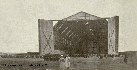 März 1911 Die Luftschiffhalle ist leer.