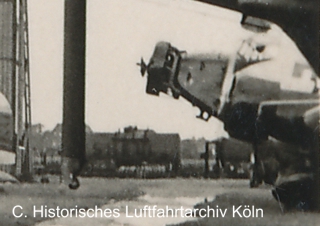 Tankwagen an der Nordseite des Flughafen Köln Butzweilerhof
