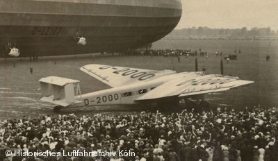 Die Junkers G 38 D-2000 "Deutschland" vor LZ 127 "Graf Zeppelin"