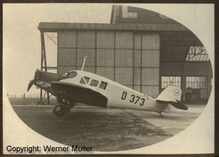 Junkers F13 Kennnummer D 373 "Stößer" auf dem Flughafen Köln Butzweilerhof