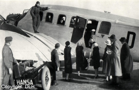 Junkers G 24 mit Passagieren auf dem Flughafen Köln Butzweilerhof