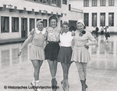 Liesel Bach Kunstflugmeisterin war auch eine begeisterte Eiskunstläuferin. Hier im Köner Eisstadion Lentstraße.
