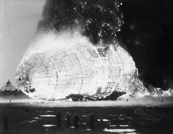Die Hindenburg verbrennt