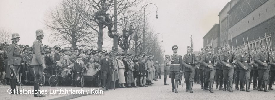 Parade zur Einweihung des Fliegerhorst Kln-Ostheim
